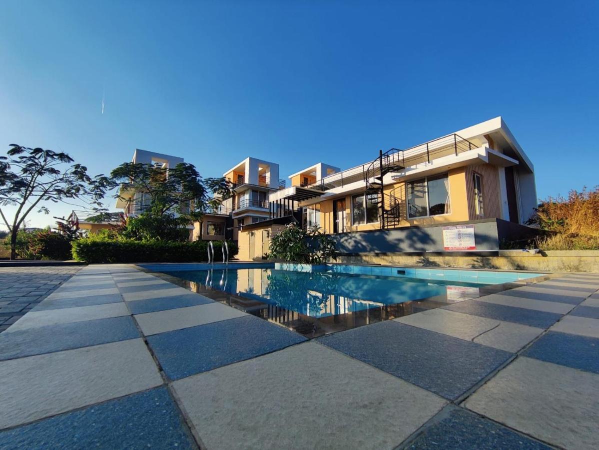 Royal Meadows Igatpuri 2Bhk Poolside Villa Eksteriør billede